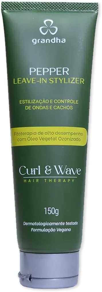 Frasco do leave-in Grandha’s Pepper Leave-in Styler sobre fundo neutro.