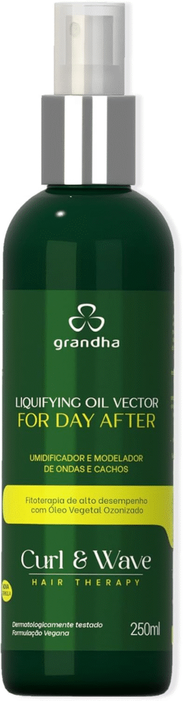 Frasco do Vector For Day After Liquifying Oil da Grandha sobre fundo neutro.
